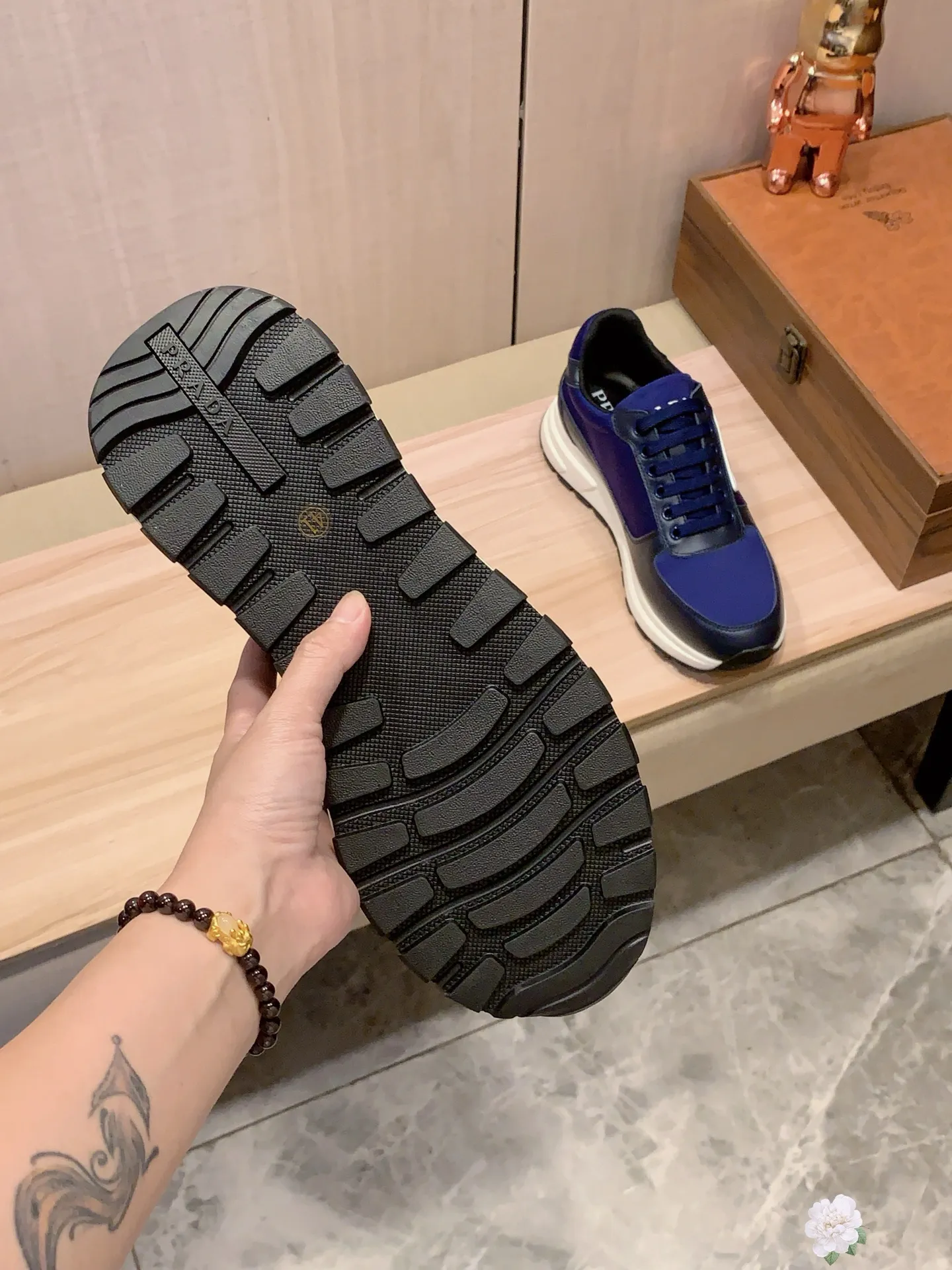 Men's Men's Shoes💰420💰💰🎩🎩[Lightning][Lightning] "PRADA*" The latest and most popular casual shoes, top brand [seduce] luxury~purchase, top~quality. [Strong] The upper is made of imported breathable cowhide with material ➕ breathable sheepskin feet (•) and fine workmanship. The original stylish and stylish soft rubber wear-resistant and non-slip outsole is light and comfortable on the feet. The real thing looks better when photographed. 085: code: 38-44, 3️⃣ colors selected